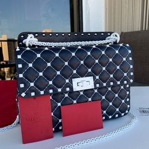 Valentino Rockstud Spoke Medium Shoulder Bag🔥